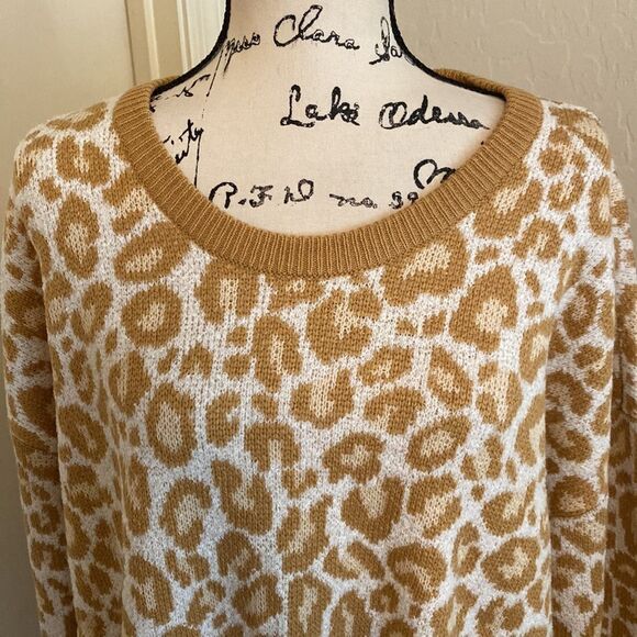 Torrid Leopard Design Pullover Sweater Animal Print Contemporary Feminine - Picture 4 of 9